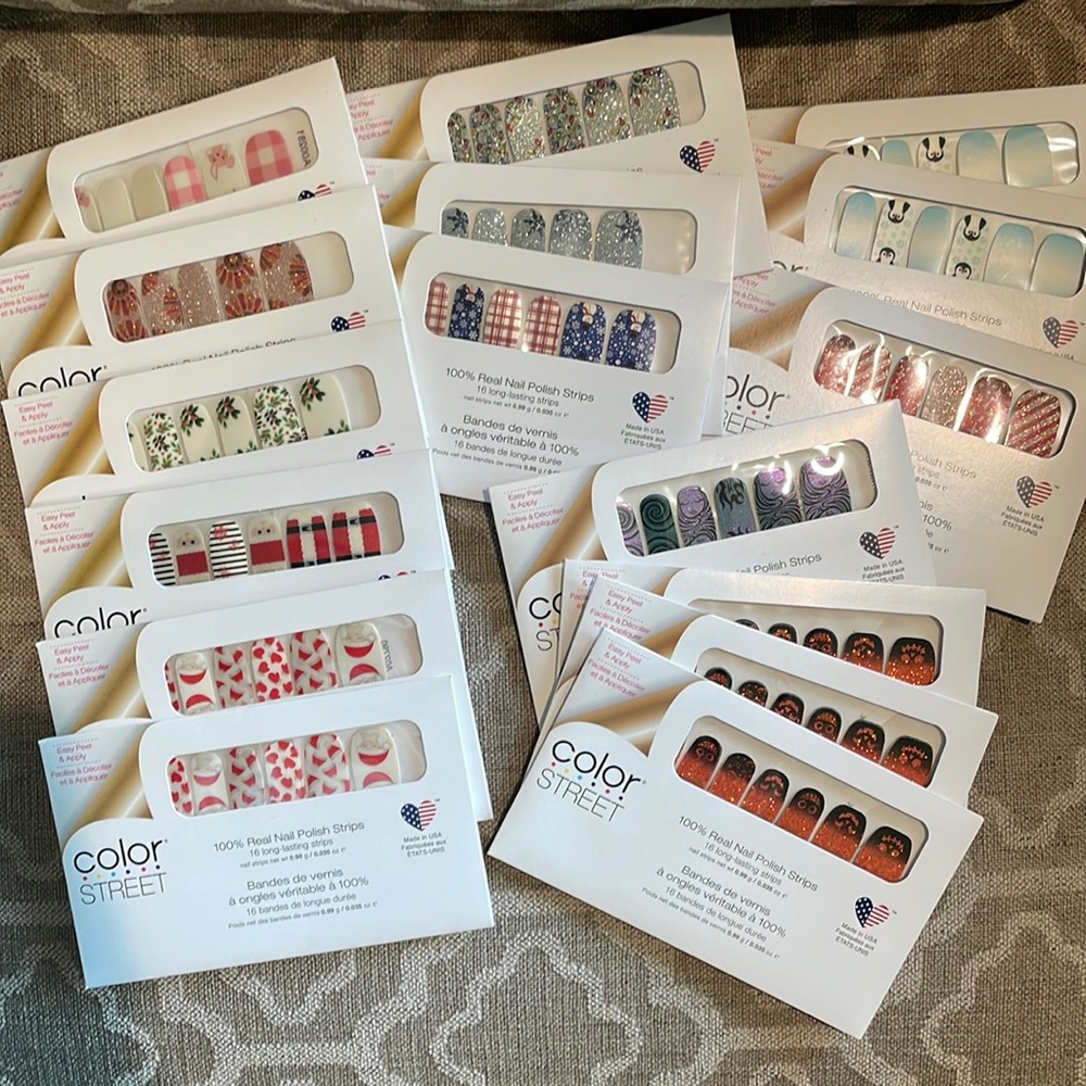Get your nails Holiday Ready with 16 Color Street nail sets!